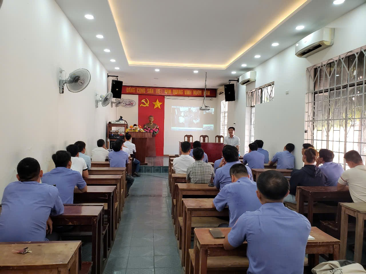 SINH HOẠT TỔ - ĐỘI LÁI TÀU