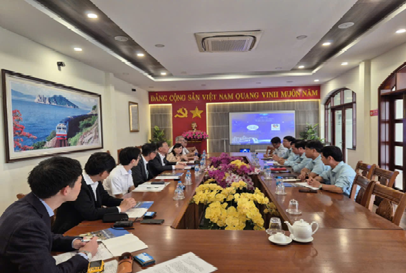 Buổi gặp mặt trao đổi làm việc giữa Ban lãnh đạo Xí nghiệp Đầu máy Sài Gòn và Đoàn công tác Công ty TNHH Đường sắt điện Hanshin - Nhật Bản 